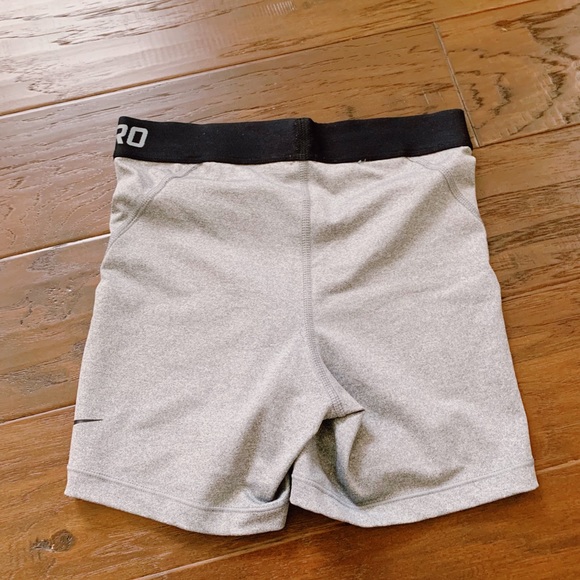Gray Nike pro shorts - Picture 3 of 4